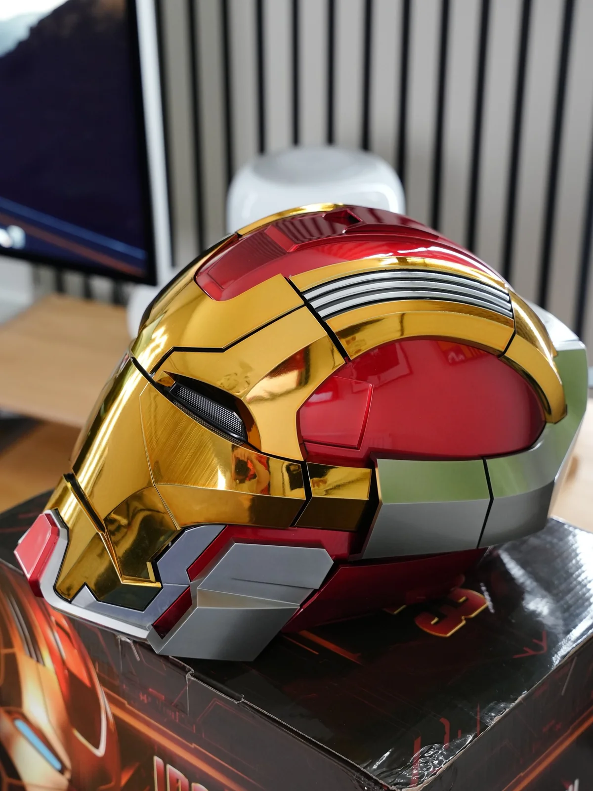 Iron Man Helmet MK17 1/1 Wearable English Voice-controlled Mask (Gold)